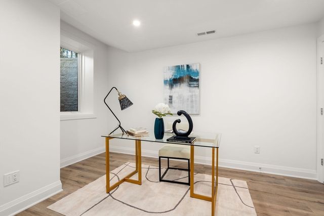 956 Walnut St 5, Newton, MA 02461