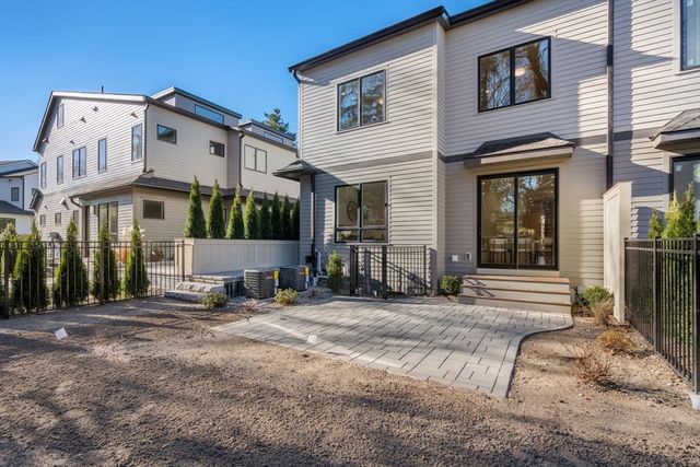 956 Walnut St 5, Newton, MA 02461