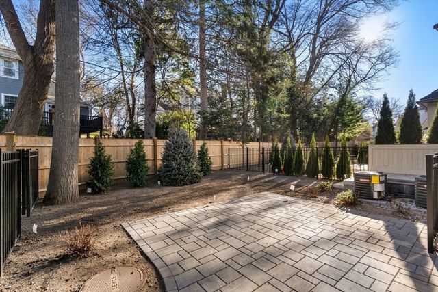 956 Walnut St 5, Newton, MA 02461