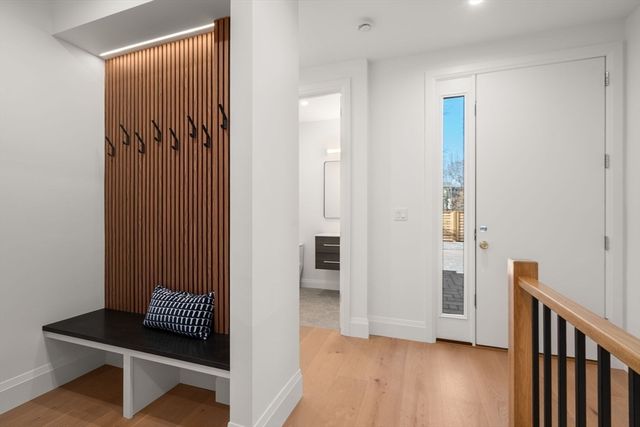 956 Walnut St 5, Newton, MA 02461