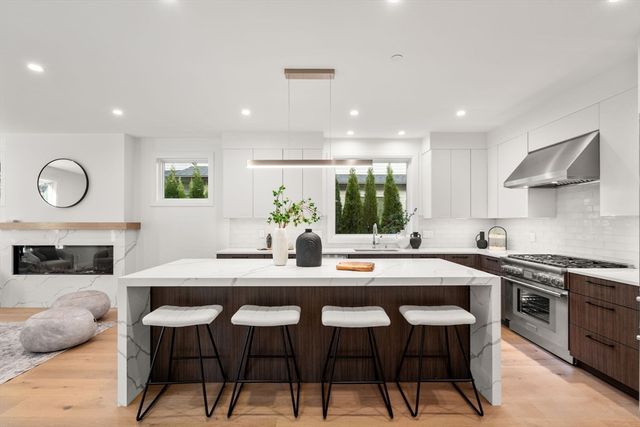 956 Walnut St 5, Newton, MA 02461