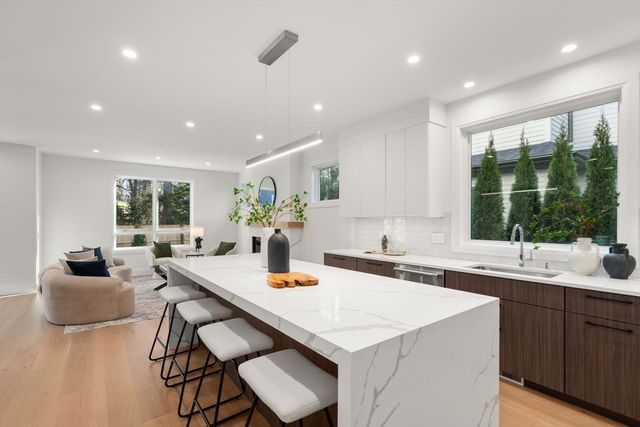 956 Walnut St 5, Newton, MA 02461