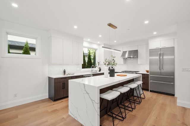 956 Walnut St 5, Newton, MA 02461