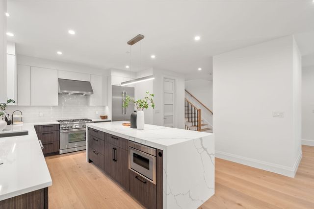 956 Walnut St 5, Newton, MA 02461