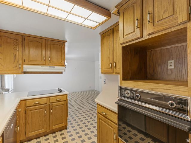 1204 E IRIS LN, Millcreek, UT 84106