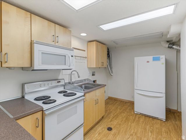 1204 E IRIS LN, Millcreek, UT 84106