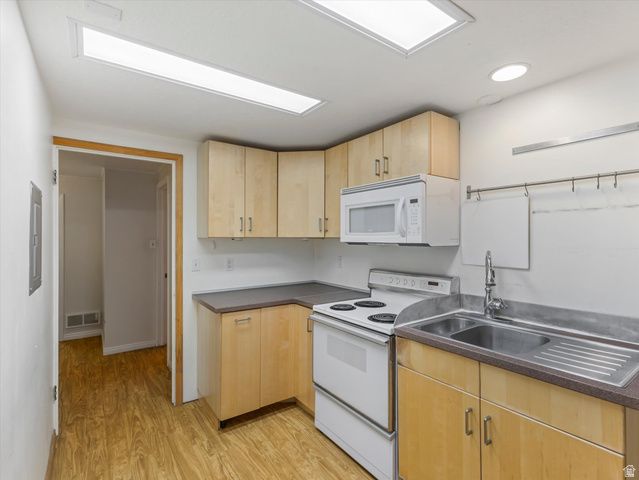 1204 E IRIS LN, Millcreek, UT 84106