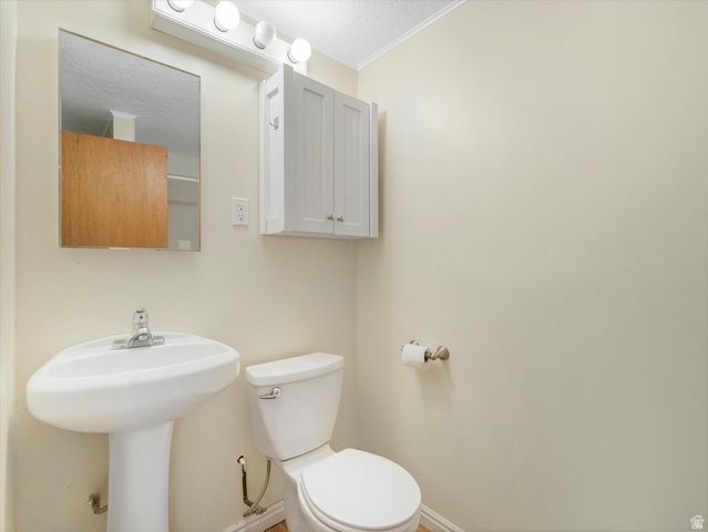 1204 E IRIS LN, Millcreek, UT 84106