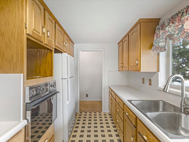 1204 E IRIS LN, Millcreek, UT 84106