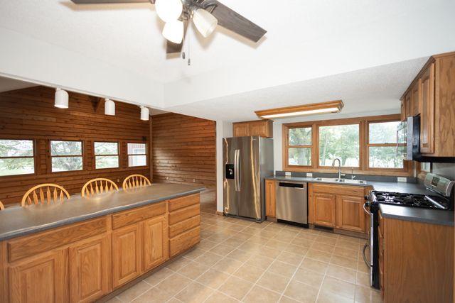 1319 W 4th Street S, Newton, IA 50208