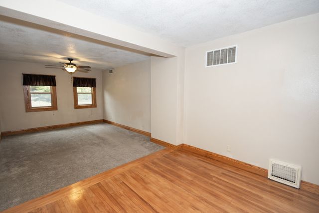 1319 W 4th Street S, Newton, IA 50208