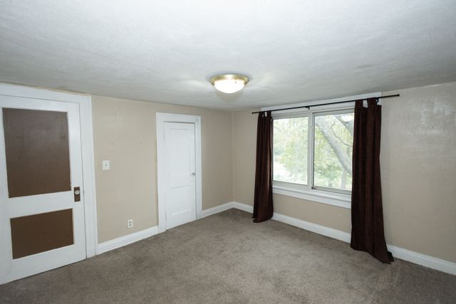 1319 W 4th Street S, Newton, IA 50208