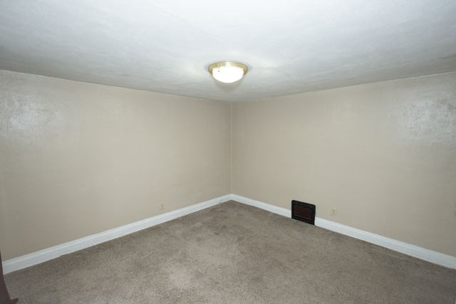 1319 W 4th Street S, Newton, IA 50208