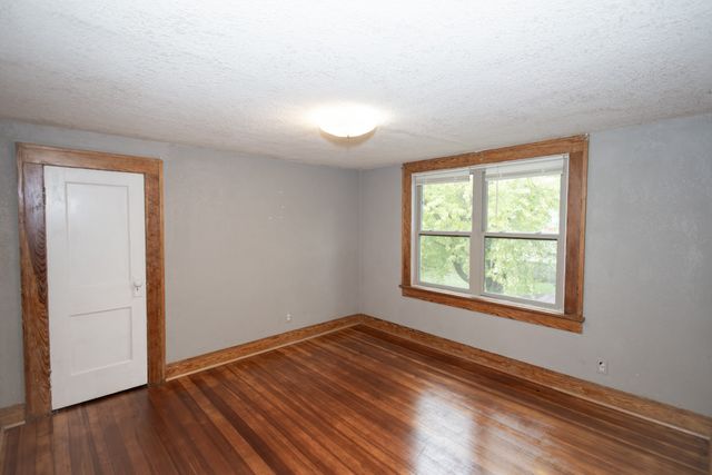 1319 W 4th Street S, Newton, IA 50208