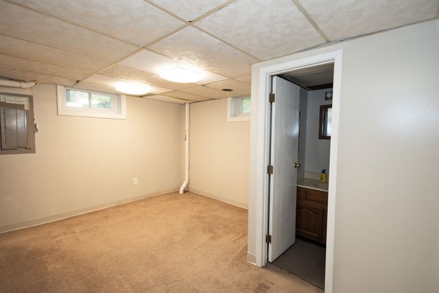 1319 W 4th Street S, Newton, IA 50208