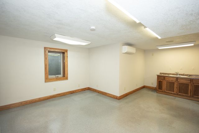 1319 W 4th Street S, Newton, IA 50208