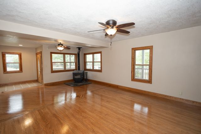 1319 W 4th Street S, Newton, IA 50208