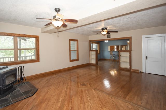 1319 W 4th Street S, Newton, IA 50208