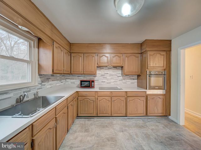 10524 DEACON RD, White Plains, MD 20695