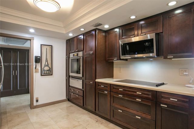 1800 NE 114th St 2105, Miami, FL 33181