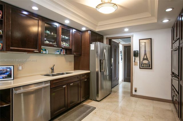 1800 NE 114th St 2105, Miami, FL 33181