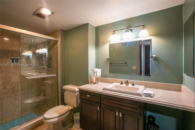 1800 NE 114th St 2105, Miami, FL 33181