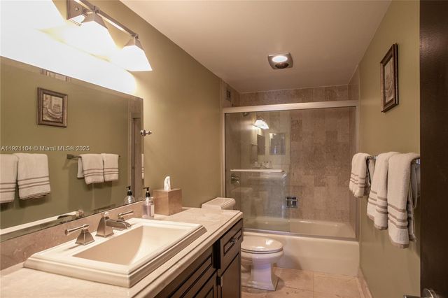 1800 NE 114th St 2105, Miami, FL 33181