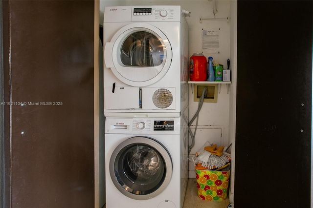 1800 NE 114th St 2105, Miami, FL 33181