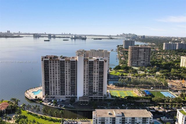 1800 NE 114th St 2105, Miami, FL 33181