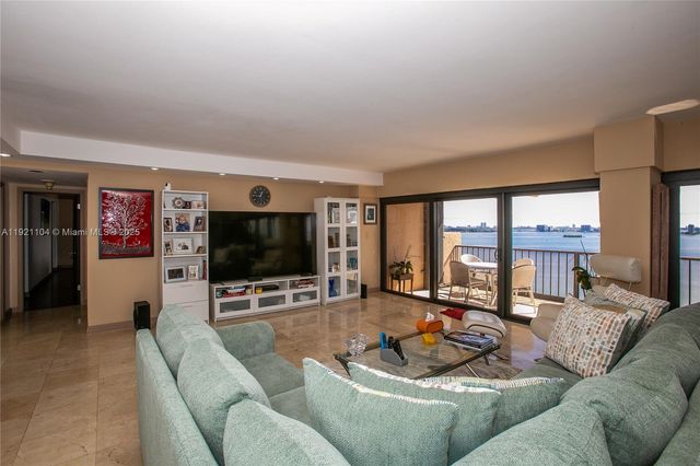 1800 NE 114th St 2105, Miami, FL 33181