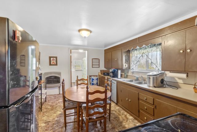 1325 Huggins Rd, Clarksville, TN 37040