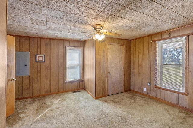 1325 Huggins Rd, Clarksville, TN 37040