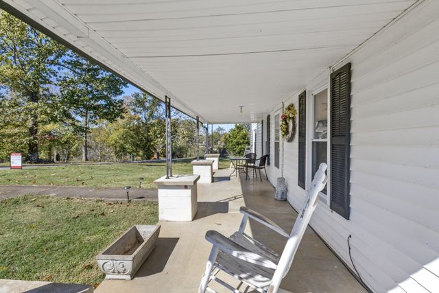 1325 Huggins Rd, Clarksville, TN 37040