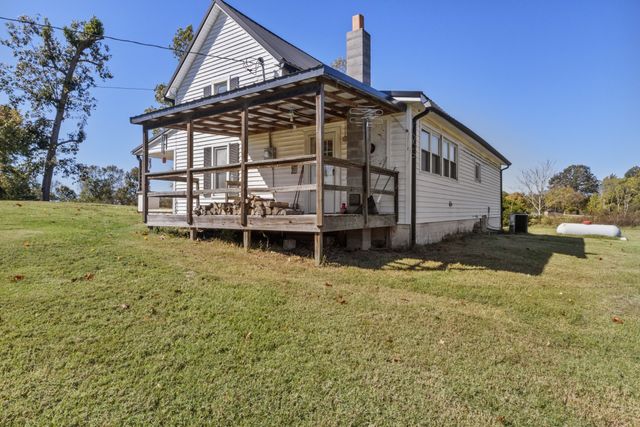 1325 Huggins Rd, Clarksville, TN 37040