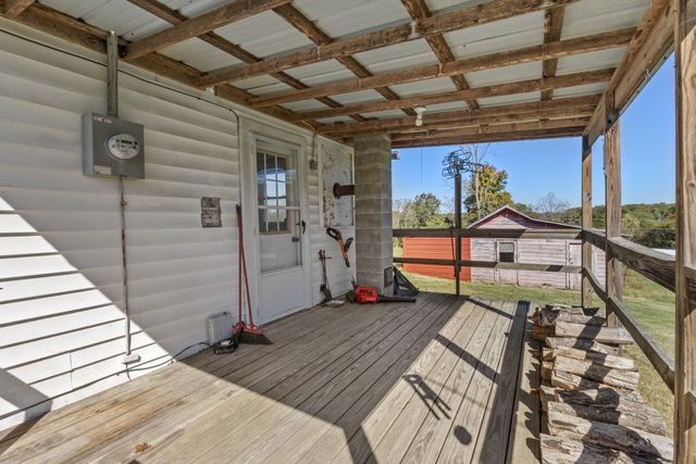 1325 Huggins Rd, Clarksville, TN 37040