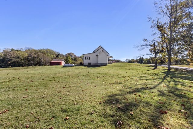 1325 Huggins Rd, Clarksville, TN 37040