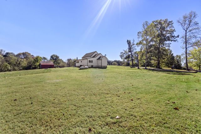 1325 Huggins Rd, Clarksville, TN 37040