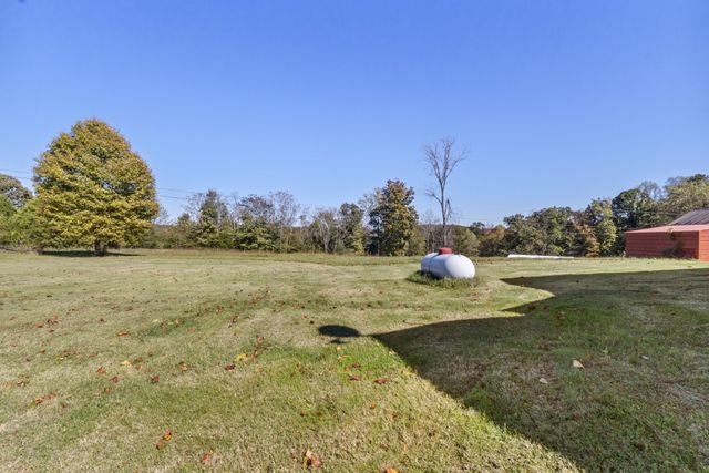 1325 Huggins Rd, Clarksville, TN 37040