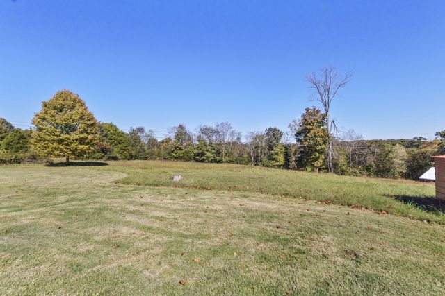 1325 Huggins Rd, Clarksville, TN 37040