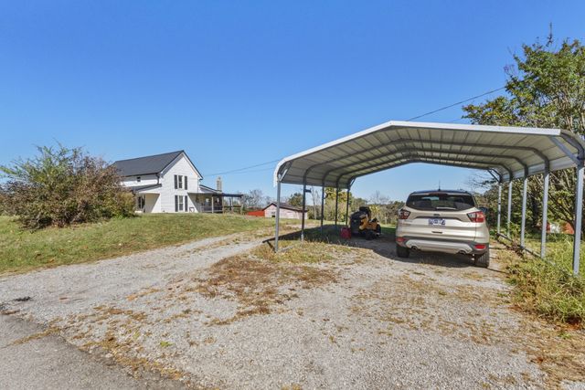 1325 Huggins Rd, Clarksville, TN 37040