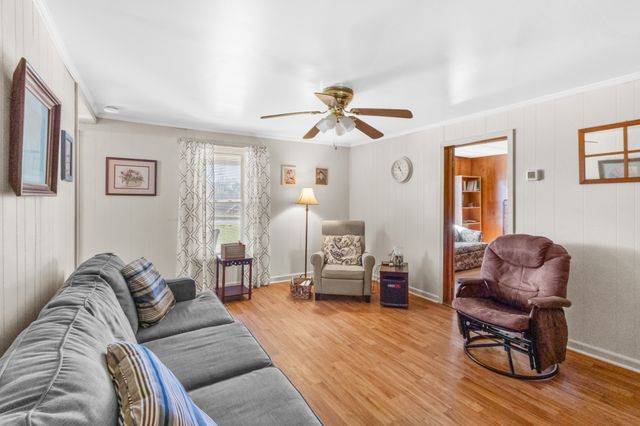 1325 Huggins Rd, Clarksville, TN 37040
