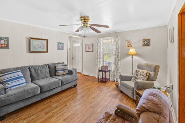 1325 Huggins Rd, Clarksville, TN 37040
