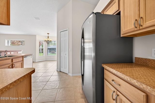 587 Dixon Road NW, Palm Bay, FL 32907