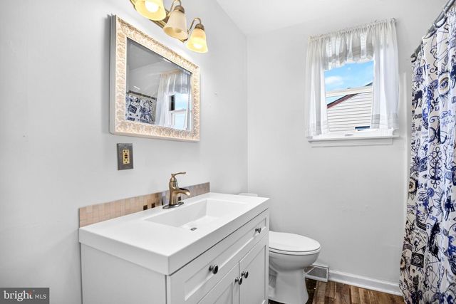 210 WASHINGTON AVE, Laurel Springs, NJ 08021