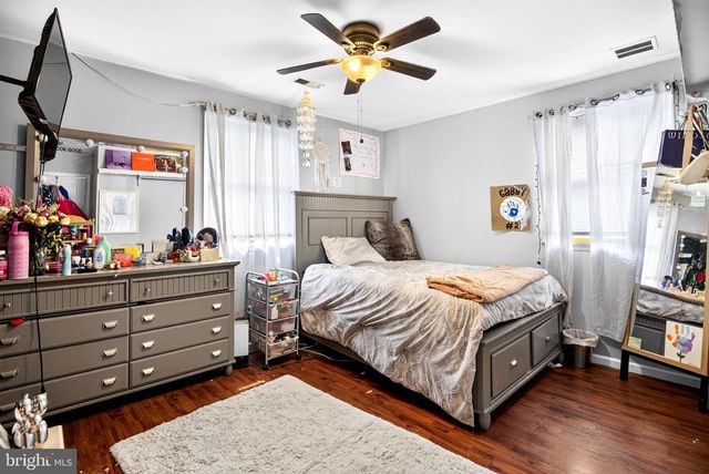 210 WASHINGTON AVE, Laurel Springs, NJ 08021