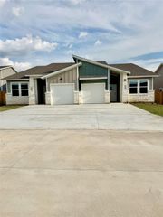 104 Zayd CT B, Jarrell, TX 76537