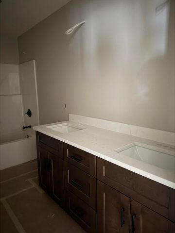 1417 N Collins Drive, Republic, MO 65738