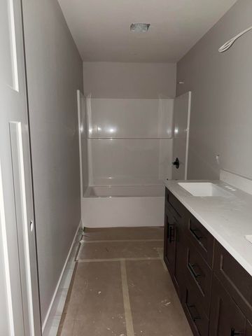 1417 N Collins Drive, Republic, MO 65738