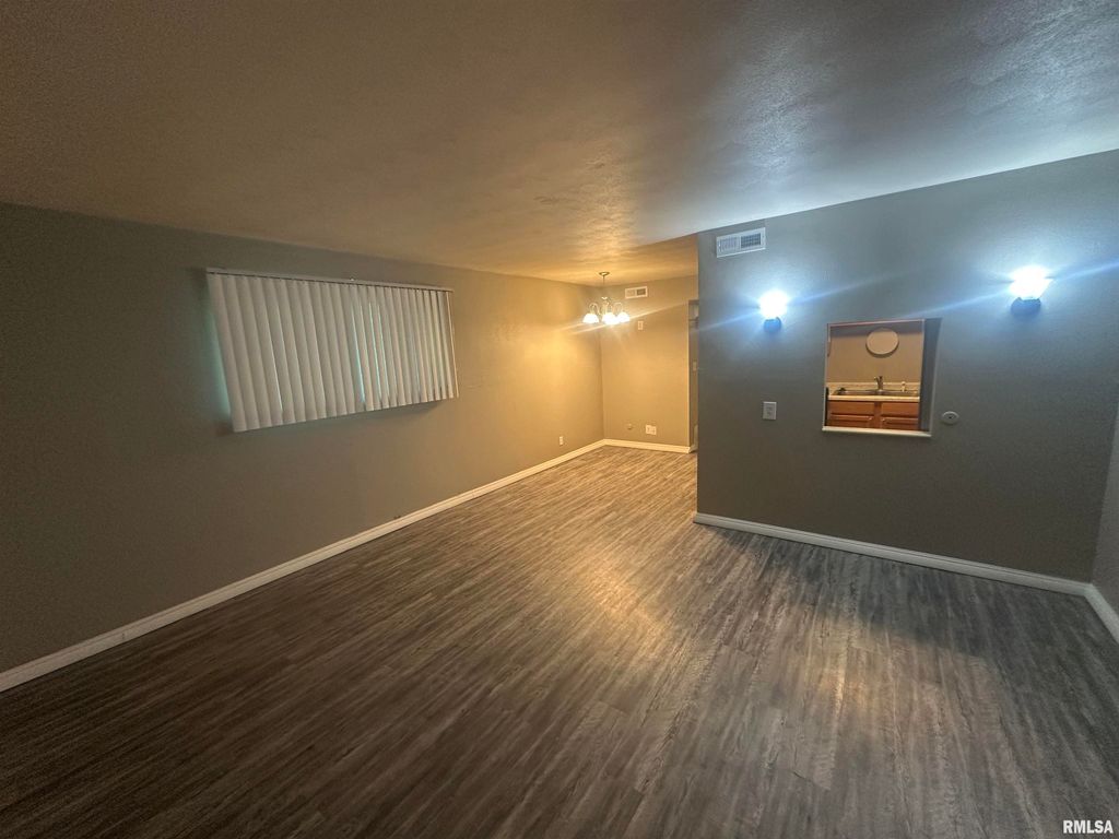 2979 W Cannes Dr Apt 36, Peoria, IL 61615