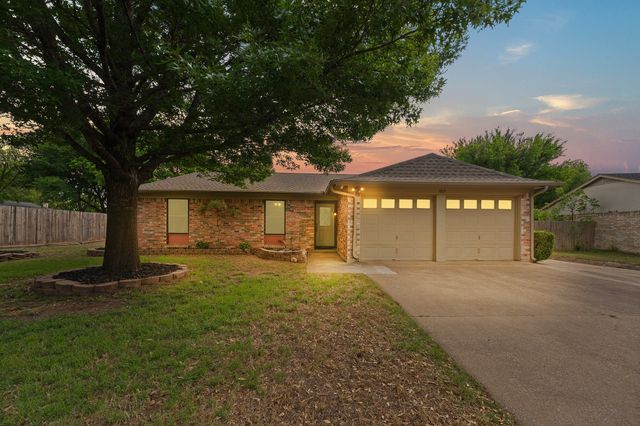 605 Owens Drive, Crowley, TX 76036